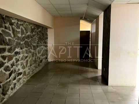 комерційна за адресою Бастіонна вул., 2/1