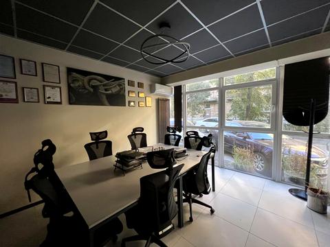 комерційна за адресою Набережно-Хрещатицька вул., 35В