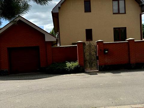 будинок за адресою набережна Незалежності вул.