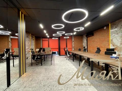 комерційна за адресою Джона Маккейна вул. (Івана Кудрі), 1