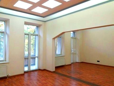 комерційна за адресою Ніни Строкатої вул. (Буніна), 17