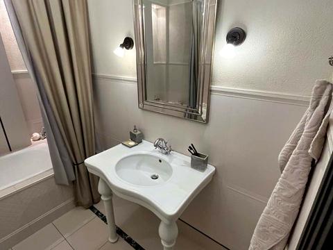 квартира за адресою Дніпровська набережна вул., 1