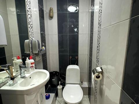 комерційна за адресою Соборна вул. (), 10-А