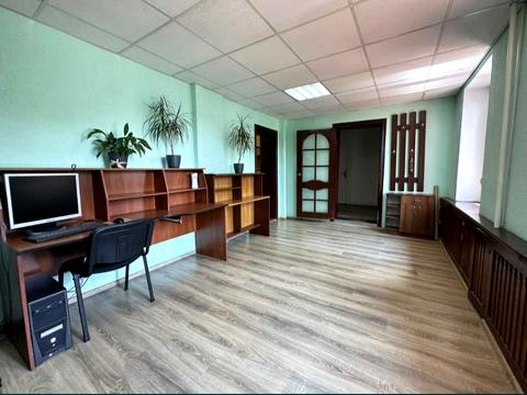 паркомісце за адресою Олега Ольжича вул., 1