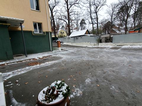 комерційна за адресою Українська вул., 48