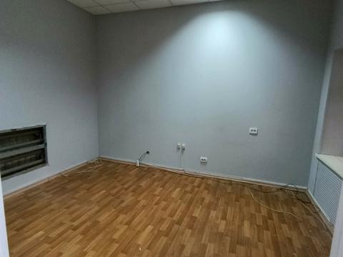 коммерческая по адресу Конституции пл., 21/2