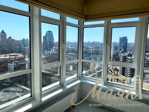 комерційна за адресою Кловський узвіз, 7a