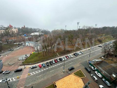 коммерческая по адресу Музейний пер., 4