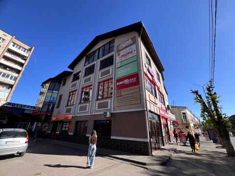 комерційна за адресою Надвірна, Грушевського вул., 2