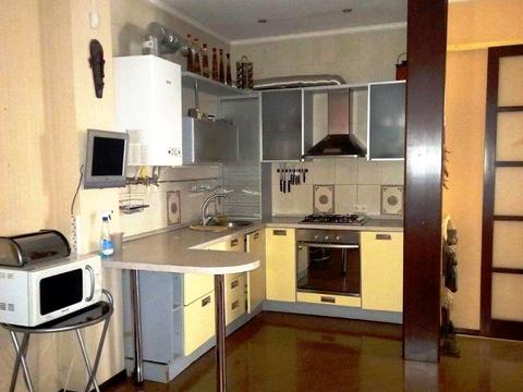 будинок за адресою Володимира Пасічника вул. (Толбухіна), 10