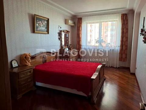 квартира за адресою Анни Ахматової вул., 13