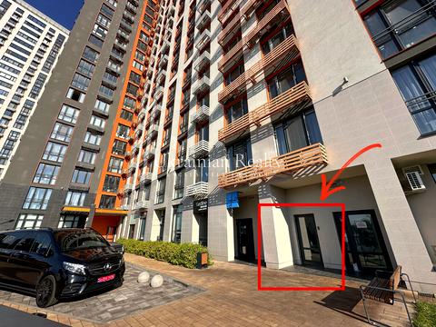 комерційна за адресою Дніпровська набережна вул., 20-Б