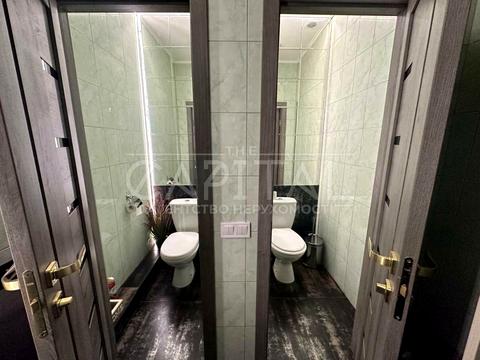 комерційна за адресою Антоновича вул. (Горького), 25В