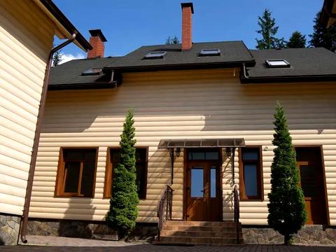 будинок за адресою Космонавтів