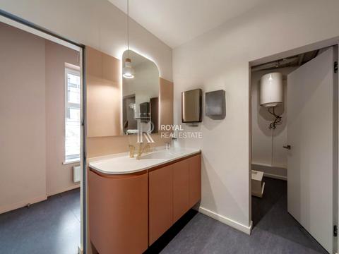 комерційна за адресою Паньківська вул., 12