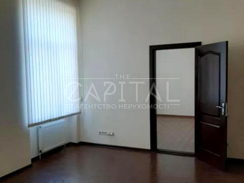 комерційна за адресою Лаврська вул. (Січневого Повстання), 16