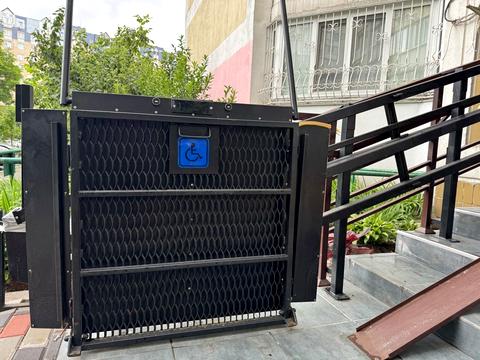 квартира за адресою Анни Ахматової вул., 6