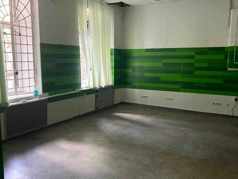 комерційна за адресою Богдана Хмельницького вул., 84