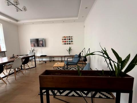 комерційна за адресою Воздвиженська вул., 18