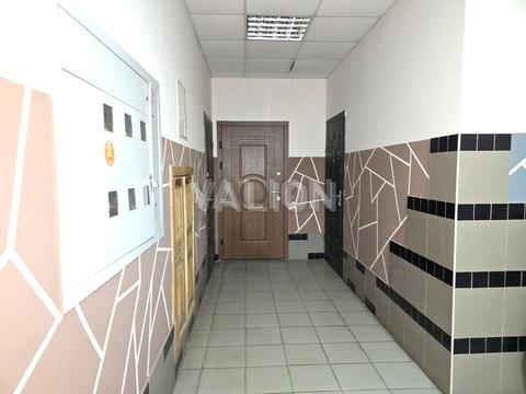 комерційна за адресою Яблунева вул., 8