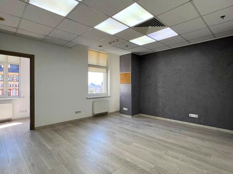 комерційна за адресою Володимирська вул., 40