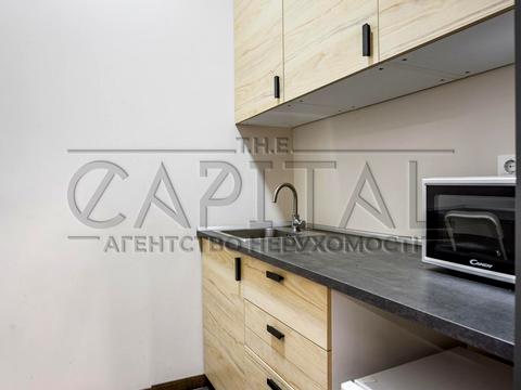 комерційна за адресою Жилянська вул., 68