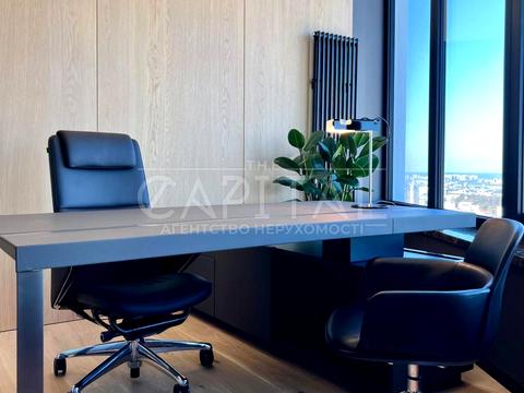 комерційна за адресою Кловський узвіз, 7a