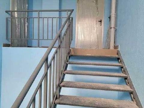 комерційна за адресою Ревуцького вул., 40-В