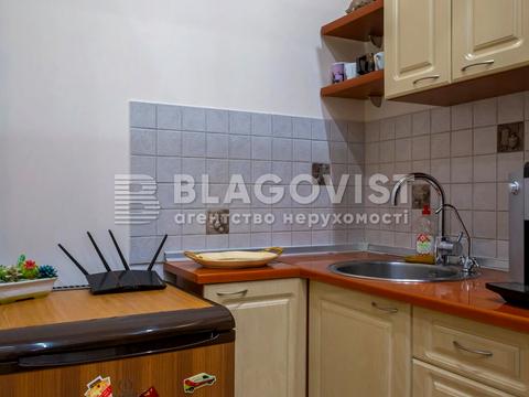 комерційна за адресою Лютеранська вул., 8