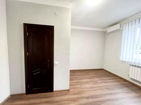 комерційна за адресою Романа Шухевича вул., 150а