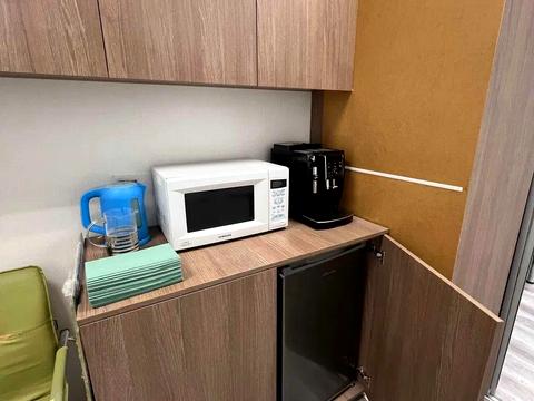 комерційна за адресою Раїси Окіпної вул., 4-Б