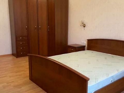 будинок за адресою с. Петропавлівська Борщагівка, Івана Багряного вул.