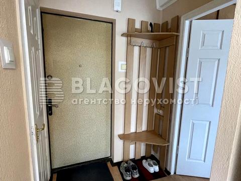 квартира за адресою Богатирська вул., 8