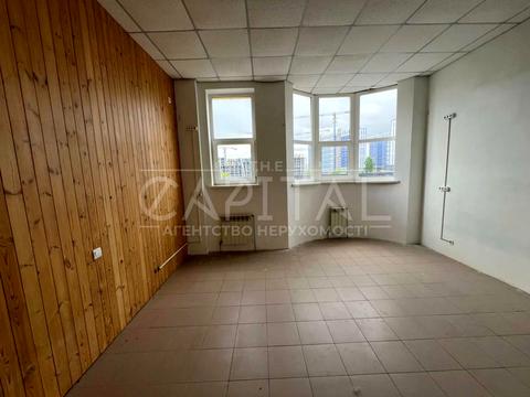 комерційна за адресою Федора Ернста вул., 4