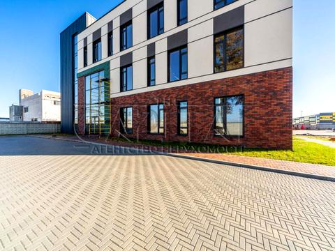 комерційна за адресою Євгена Чикаленка вул. (Матросова), 8