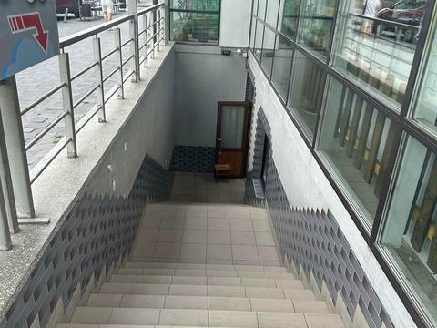 комерційна за адресою Залізнична, 49