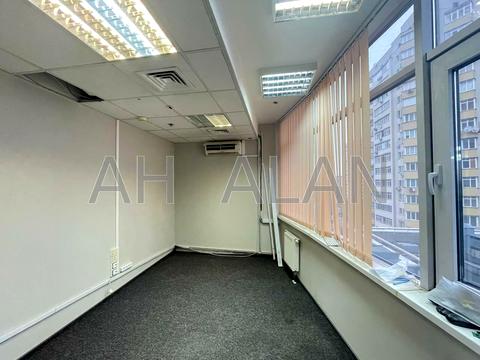 комерційна за адресою Митрополита Андрея Шептицького вул. (Анатолія Луначарського), 4