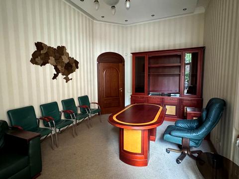комерційна за адресою Костельна вул., 7