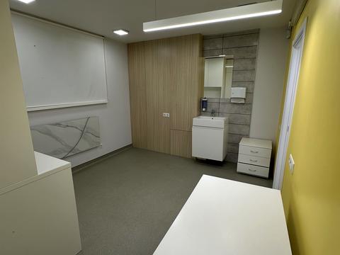 комерційна за адресою 11-та Лінія вул., 4