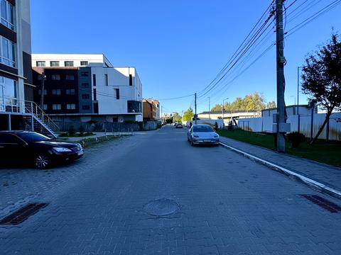 комерційна за адресою Леоніда Каденюка вул., 18