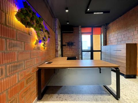 комерційна за адресою Джона Маккейна вул. (Івана Кудрі), 1