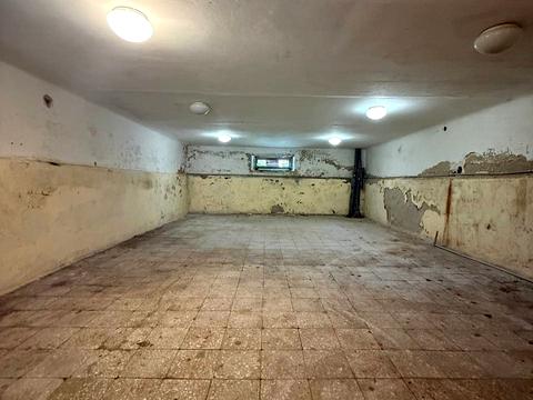 комерційна за адресою Берегова вул., 1