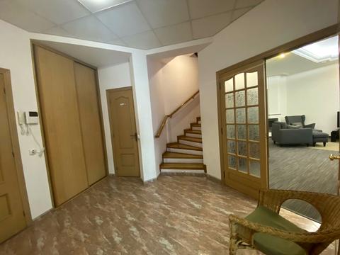 комерційна за адресою Володимирська вул., 37