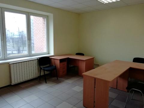 комерційна за адресою Володимира Івасюка просп. (Героїв Сталінграду), 8