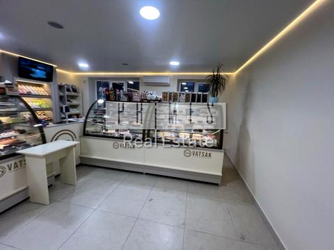 комерційна за адресою Ольжича вул., 4