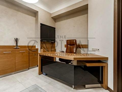 комерційна за адресою Предславинська вул., 30