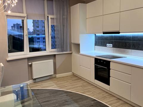 квартира за адресою Анни Ахматової вул., 22