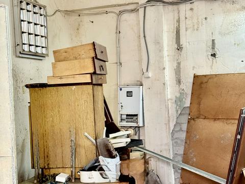 комерційна за адресою Золочівська вул., 23