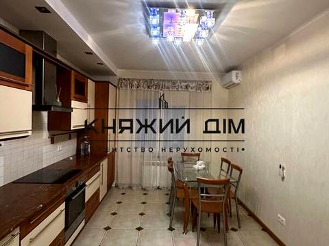 квартира за адресою Драгоманова вул., 1-Б