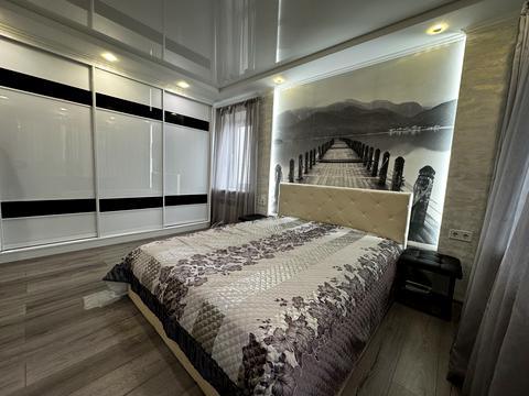 квартира за адресою Академіка Корольова вул., 80а